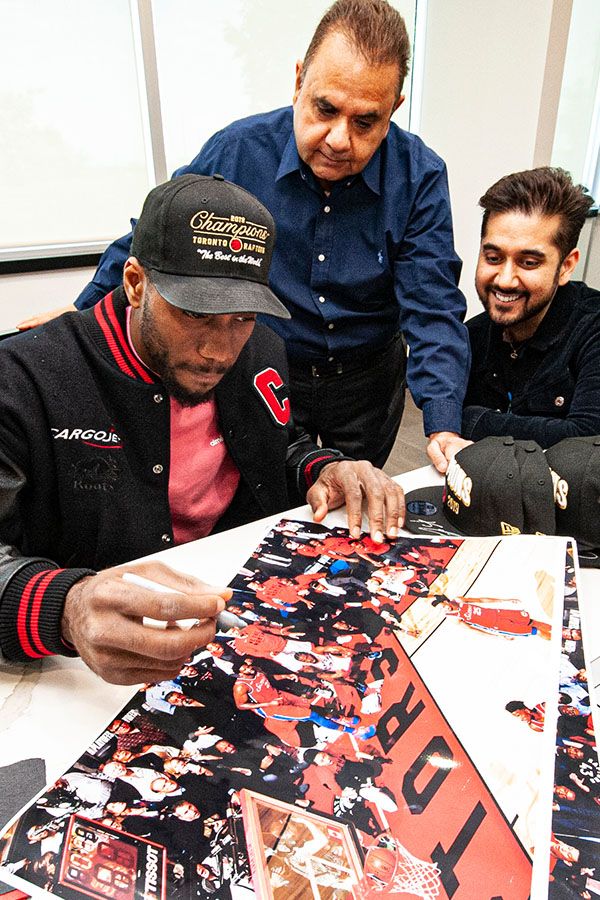 Kawhi Leonard Visits Cargojet